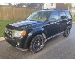2010 Ford Escape XLT 4WD...125 kms, leather, equipped